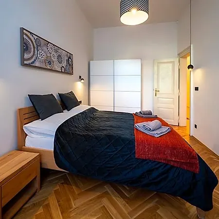 Old Town - Michalska Apartment 4*